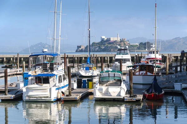 Iate e Alcatraz — Fotografia de Stock