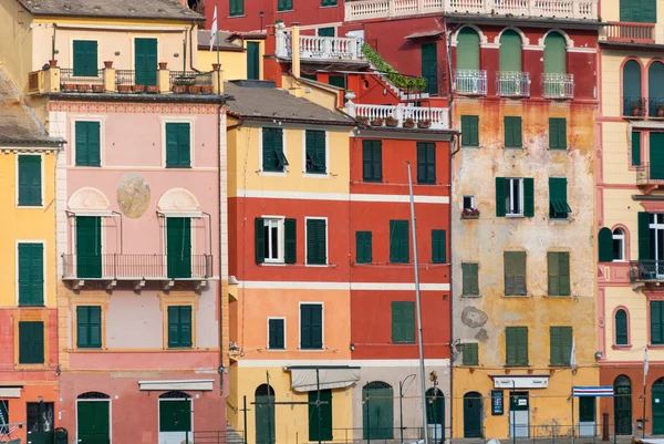 Kleurrijke huizen in portofino — Stockfoto