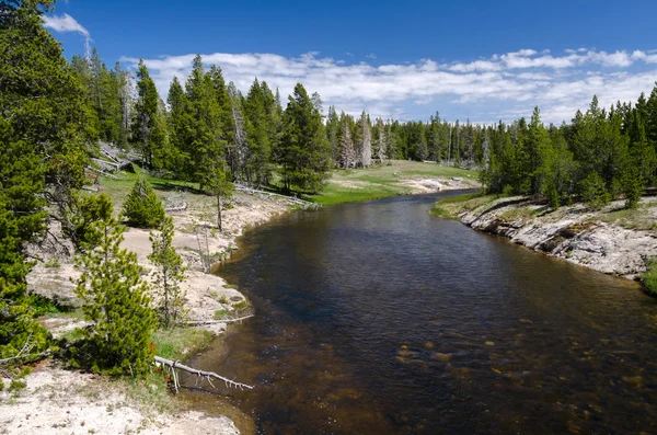 Річка і гейзерів, Yellowstone, у — стокове фото