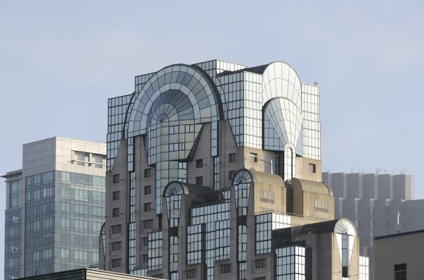 ตึกระฟ้าที่มีหน้าต่าง — ภาพถ่ายสต็อก