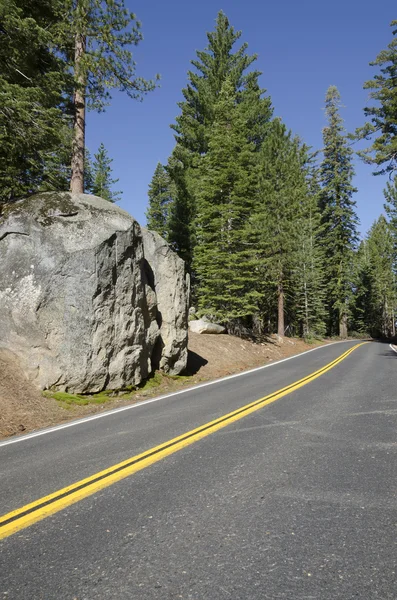 Route dans le parc national Yosemite — Photo