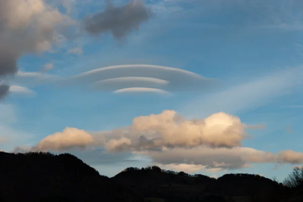 렌즈 모양의 구름 — 스톡 사진