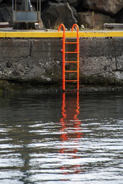 Orangefarbene Leiter — Stockfoto