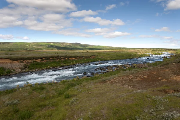 アイスランドで急流の川 — ストック写真