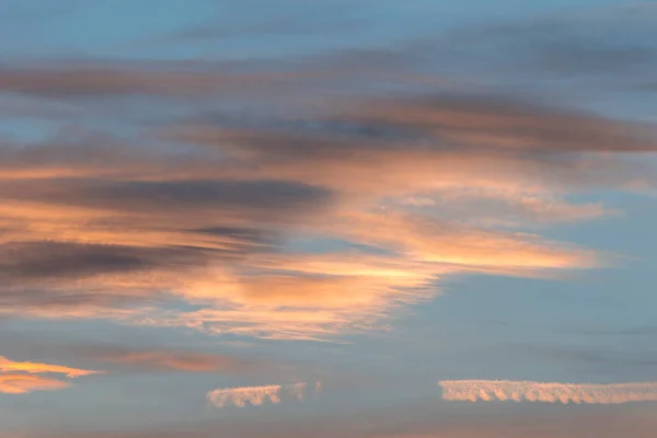 米国のキャピトル リーフ国立公園の日没時のオレンジの雲 — ストック写真