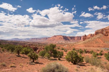 yolda doğal dolaşık yol Capitol resif Milli Parkı'nda Amerika Birleşik Devletleri