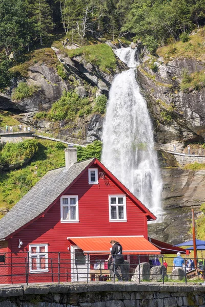 Steinsdalsfossen Waterval Landschap Noorwegen — Stockfoto