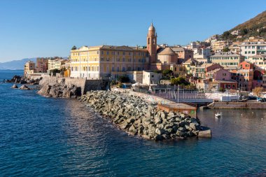 Liguria 'daki Cenova Nervi' de deniz kenarında gün batımı