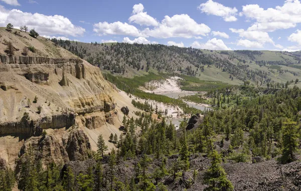 怀俄明州黄石国家公园的黄石河和瀑布 — 图库照片