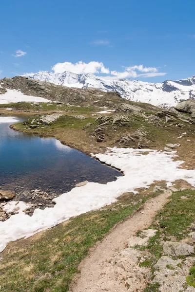 Ceresole RealeとNivolet丘の間の風景山 イタリアのピエモンテ州のSerr湖 Agnel湖 Nivolet湖の周り — ストック写真