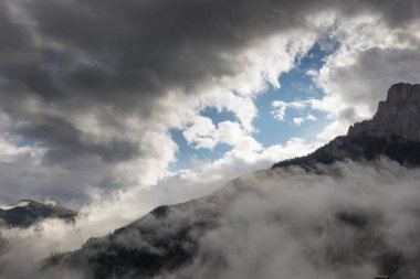 peyzaj, dağ ve İtalya 'daki Trentino Alto Adige' deki Vigo di fassa 'daki evler
