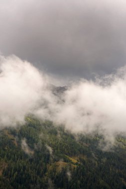 peyzaj, dağ ve İtalya 'daki Trentino Alto Adige' deki Vigo di fassa 'daki evler