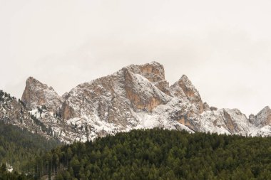 peyzaj, dağ ve İtalya 'daki Trentino Alto Adige' deki Vigo di fassa 'daki evler