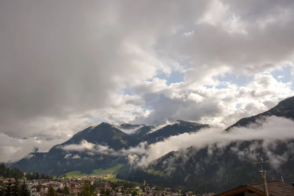 Landschaft Berge Und Häuser Vigo Fassa Trentino Südtirol Italien — Stockfoto