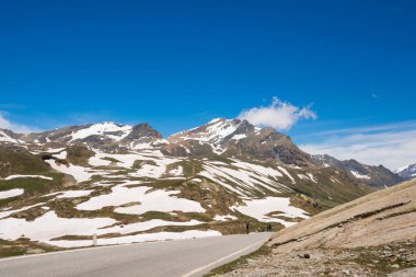 Serr Gölü etrafındaki Ceresole Reale ve Nivolet Tepesi arasındaki dağ yolları, Agnel Gölü, İtalya Piedmont 'taki Nivolet Gölü