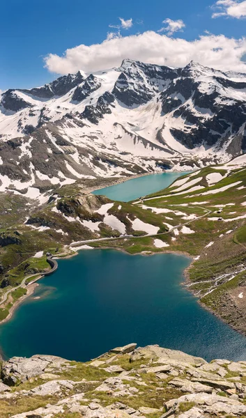 Ceresole RealeとNivolet丘の間の山岳道路 イタリアのピエモンテ州のSerr湖 Agnel湖 Nivolet湖周辺 — ストック写真