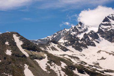 Serr Gölü etrafındaki Ceresole Reale ve Nivolet Tepesi arasındaki manzara dağı, Agnel Gölü, İtalya Piedmont 'taki Nivolet Gölü