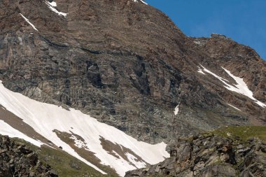 Serr Gölü etrafındaki Ceresole Reale ve Nivolet Tepesi arasındaki manzara dağı, Agnel Gölü, İtalya Piedmont 'taki Nivolet Gölü