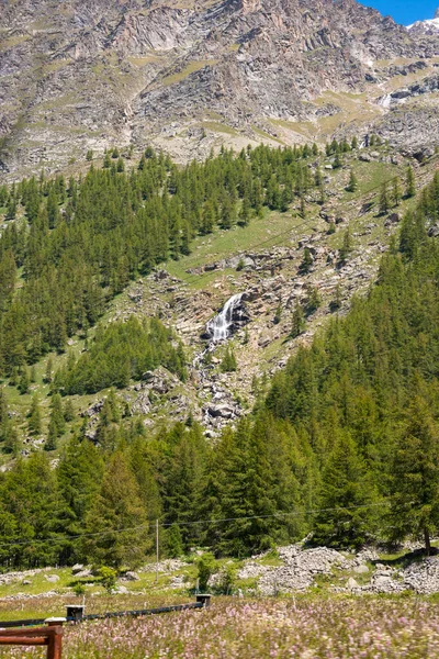 Krajinná Hora Mezi Ceresole Reale Nivolet Kopcem Kolem Jezera Serr — Stock fotografie