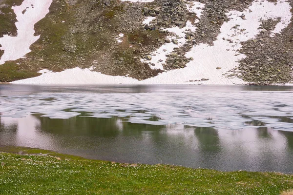 Krajinná Hora Mezi Ceresole Reale Nivolet Kopcem Kolem Jezera Serr — Stock fotografie