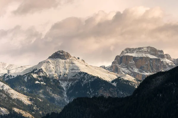 Stromy Horské Stezky Pod Prvním Sněhem Jezeře Carezza Trentino Alto — Stock fotografie