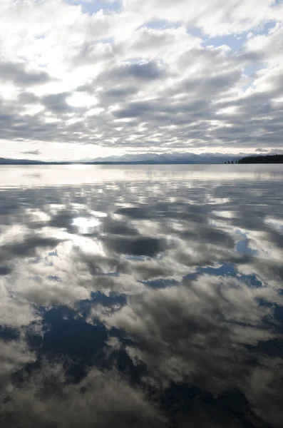 Východ Slunce Yellowstonském Jezeře Yellowstonském Národním Parku Wyomingu — Stock fotografie