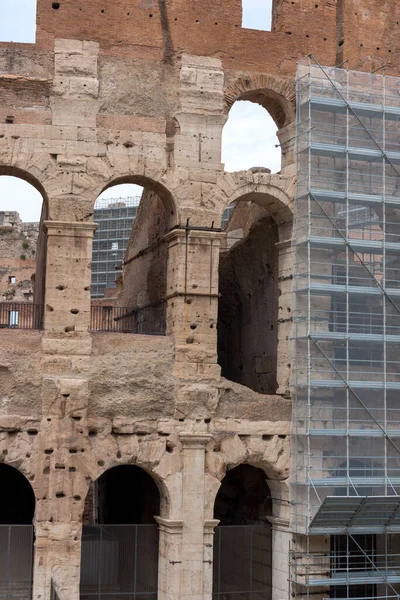 İtalya 'da Roma' daki kolezyum anıtının görüşleri ve ayrıntıları