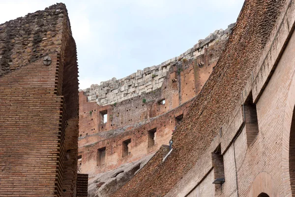 İtalya 'da Roma' daki kolezyum anıtının görüşleri ve ayrıntıları