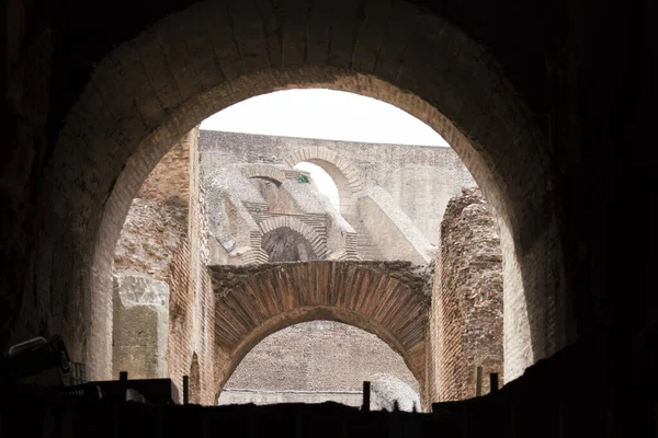 İtalya 'da Roma' daki kolezyum anıtının görüşleri ve ayrıntıları