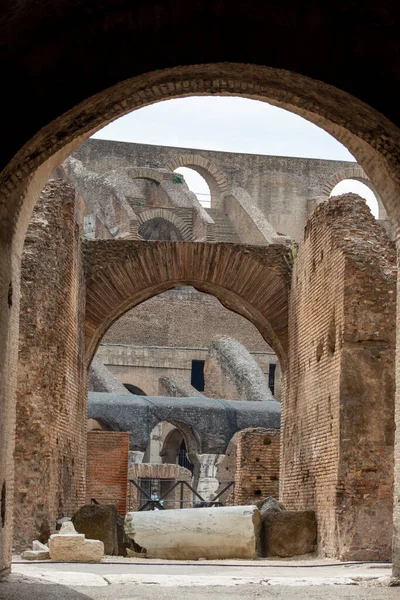 İtalya 'da Roma' daki kolezyum anıtının görüşleri ve ayrıntıları
