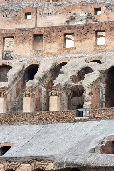 İtalya 'da Roma' daki kolezyum anıtının görüşleri ve ayrıntıları