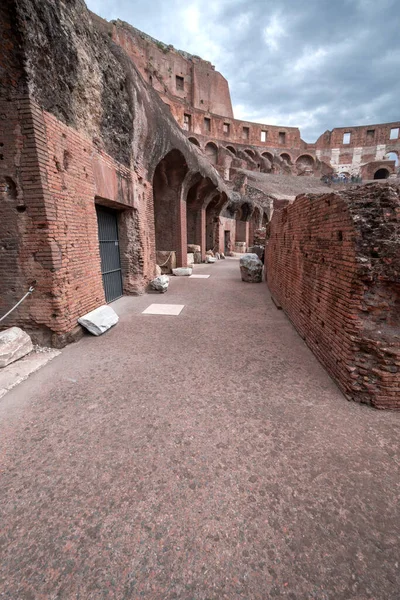 İtalya 'da Roma' daki kolezyum anıtının görüşleri ve ayrıntıları