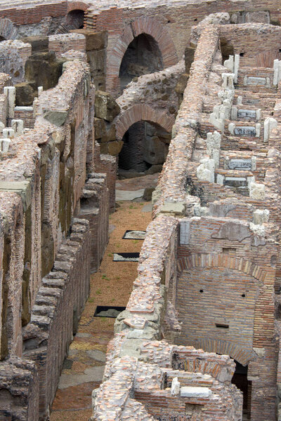 виды и детали монумента Колизей в Риме в Италии