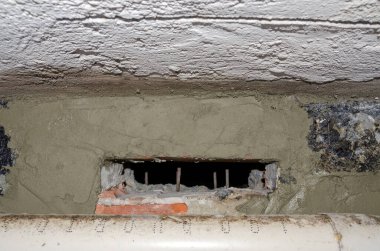 Kaplama ve izolasyon İtalya bir çatı yenileme sırasında su yalıtım döşeme