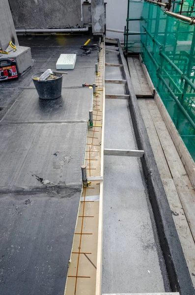 Ułożenie Hydroizolacji Płaszcza Izolacji Podczas Remontu Dachu Włochy — Zdjęcie stockowe
