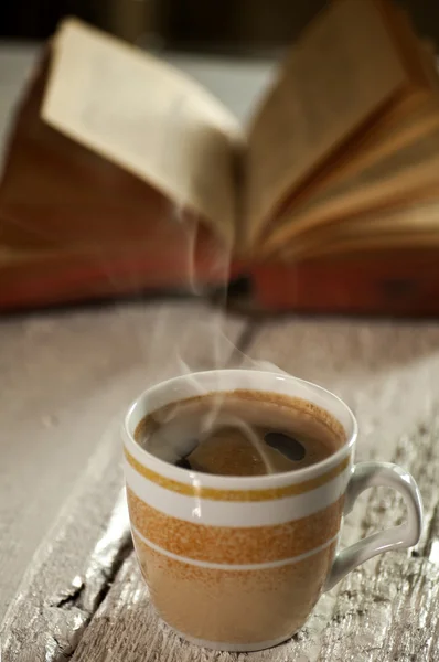 Caffè e prenotare — Foto Stock