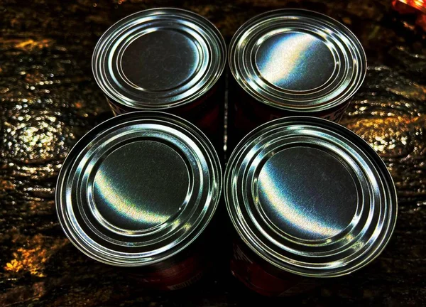 Dört kutu bitişik.