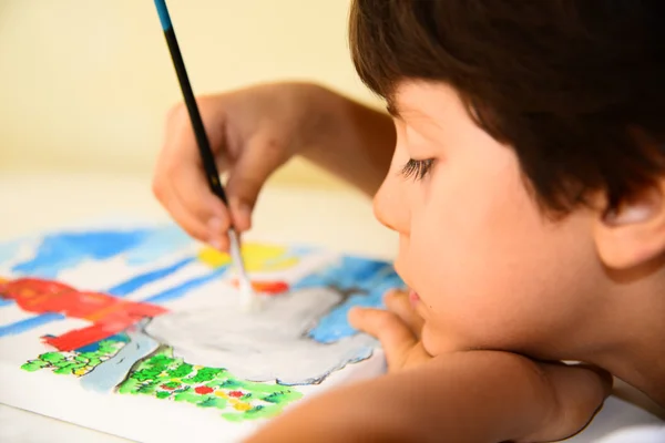 Boy drawing summer picture — Stock Photo, Image