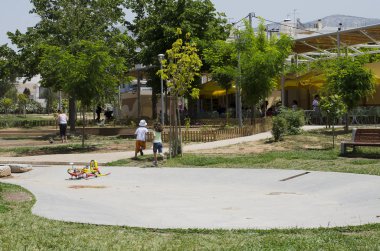 okul öncesi kız ve erkek - samimi dostluk