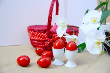 geleneksel kırmızı yumurta ve dekorasyon