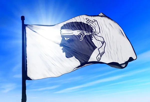 Флаг Корсики (Франция), развевающийся на ветру — стоковое фото