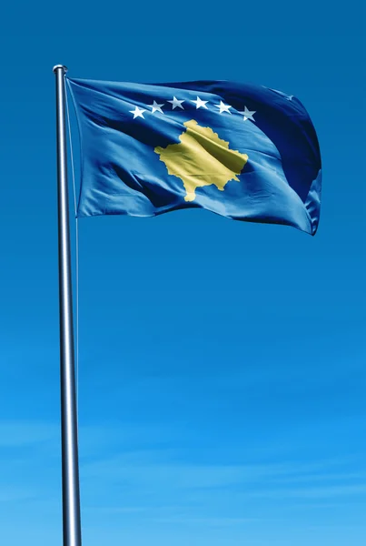 Bandeira do Kosovo acenando ao vento — Fotografia de Stock