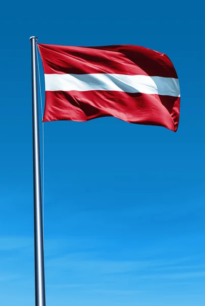 Bandeira da Letónia acenando ao vento — Fotografia de Stock