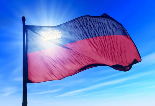 Lichtenštejnská vlajka mávala na vítr — Stock fotografie