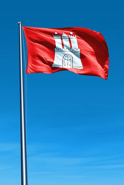 Bandeira de Hamburgo (GER) acenando ao vento — Fotografia de Stock