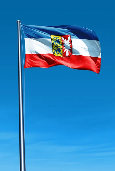 Σλέσβιχ-Χολστάιν (ger) σημαία κυματίζει με τον άνεμο — Φωτογραφία Αρχείου