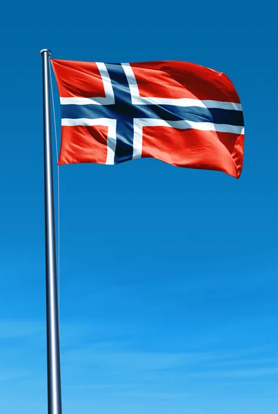 Флаг Норвегии, размахивающий на ветру — стоковое фото