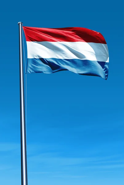 Nederlandse vlag zwaaien op de wind — Stockfoto