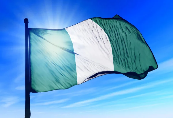 Drapeau du Nigeria agitant le vent — Photo