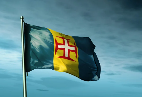 Madeira bayrak Rüzgar sallıyor — Stok fotoğraf